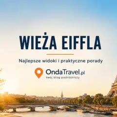 Wieża Eiffla w Paryżu o zachodzie słońca, z kwitnącą wiśnią i widokiem na Sekwanę.