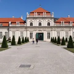 Piękny Belweder w Wiedniu. Bilety do tego pałacu to świetny pomysł na zwiedzanie.