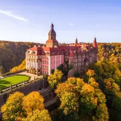 Gdzie zjeść w Zameku Książ? Odkryj wyjątkowe restauracje i smaki