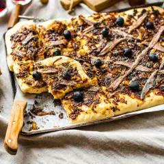 Pissaladière: odkryj tajemnice tej pysznej prowansalskiej tarty