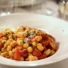 Gdzie zjeść w Desenzano del Garda? Najlepsze restauracje i smaki