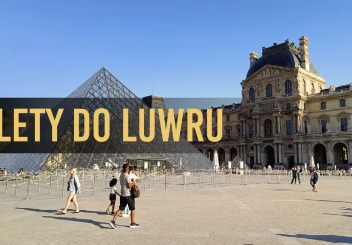 Paryż, piramida Luwru i pałac. Napis "Bilety do Luwru" sugeruje, jak kupić bilet do Luwru.