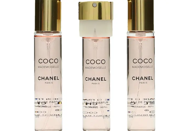 Trzy perfumetki Chanel Coco Mademoiselle z złotymi nakrętkami. Idealne dla każdej madmuazel po francusku.