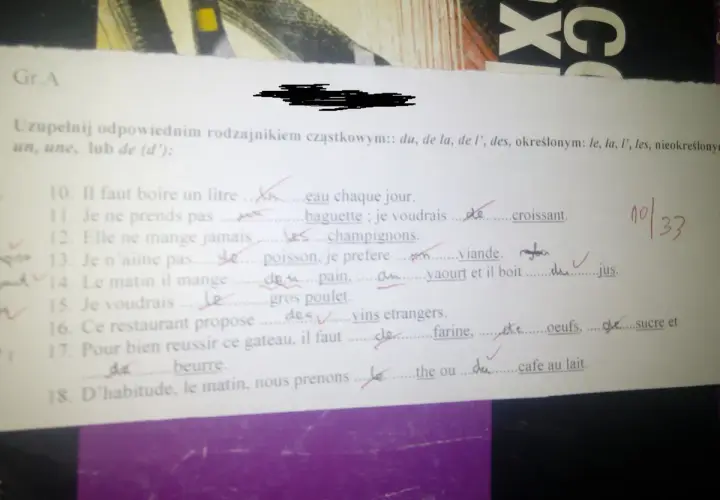 Ćwiczenia z francuskiego, gdzie uzupełniamy rodzajniki. Nauka francuskiego, by móc swobodnie zamawiać croissanty i inne smakołyki, to świetny sposób na rozwijanie pasji.