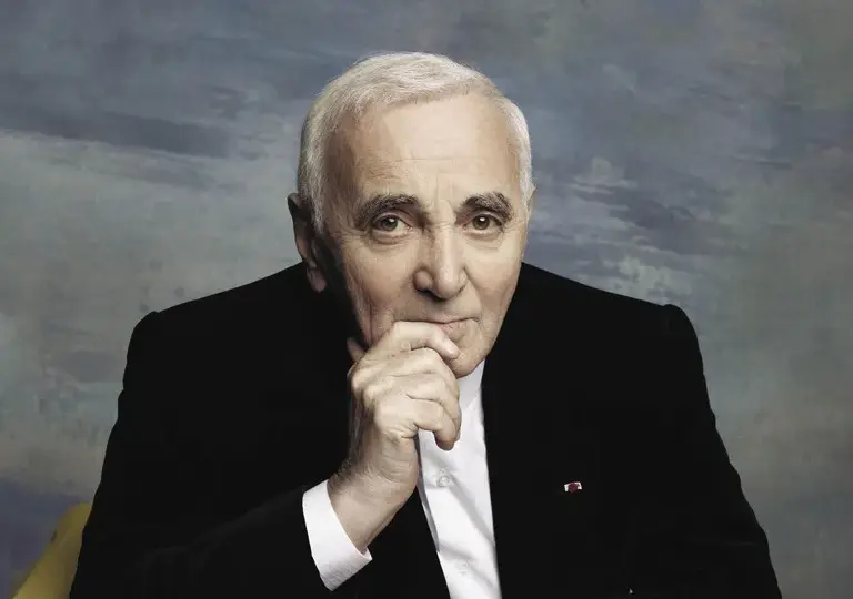 Charles Aznavour: Niezapomniana biografia i wpływ na muzykę