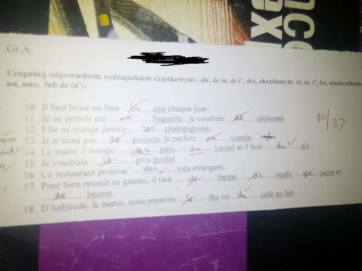 Ćwiczenia z francuskiego, gdzie uzupełniamy rodzajniki. Nauka francuskiego, by móc swobodnie zamawiać croissanty i inne smakołyki, to świetny sposób na rozwijanie pasji.