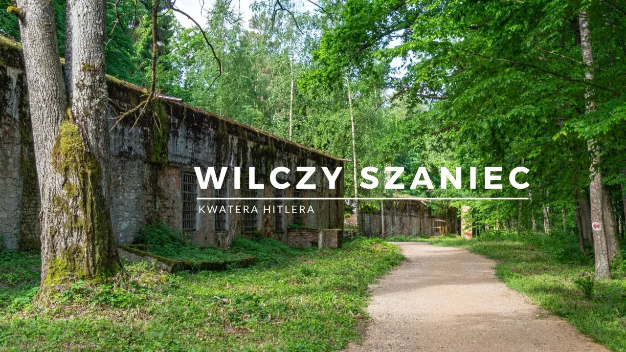 Wilczy Szaniec, dawna kwatera Hitlera. Ile trwa zwiedzanie tego historycznego miejsca? Ścieżka prowadzi przez las do bunkrów.